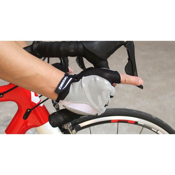 Lightweight Waterproof Cycling Gloves Multifunctional For Spring / Summer