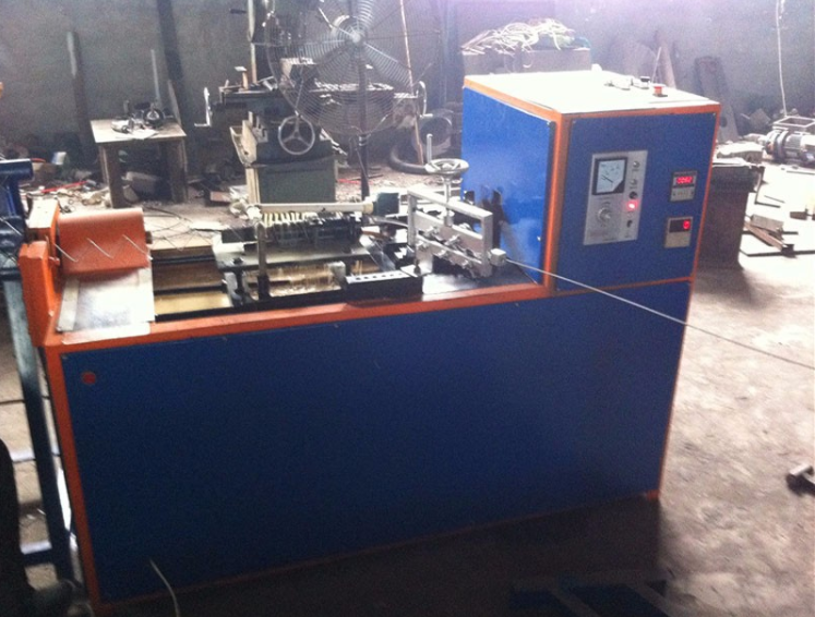 Semi Automatic Chain Link Fencing Machine / Fencing Net Making Machine