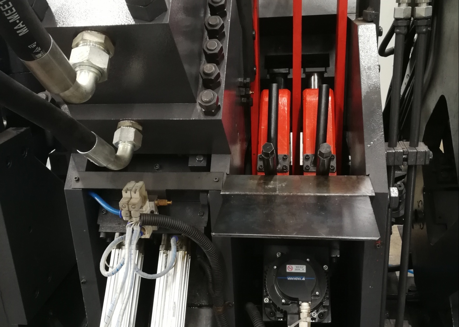 1000KN Cutting Force CNC Punching And Shearing Equipment Line ∟40×40×3～∟100×100×10mm Angle Size