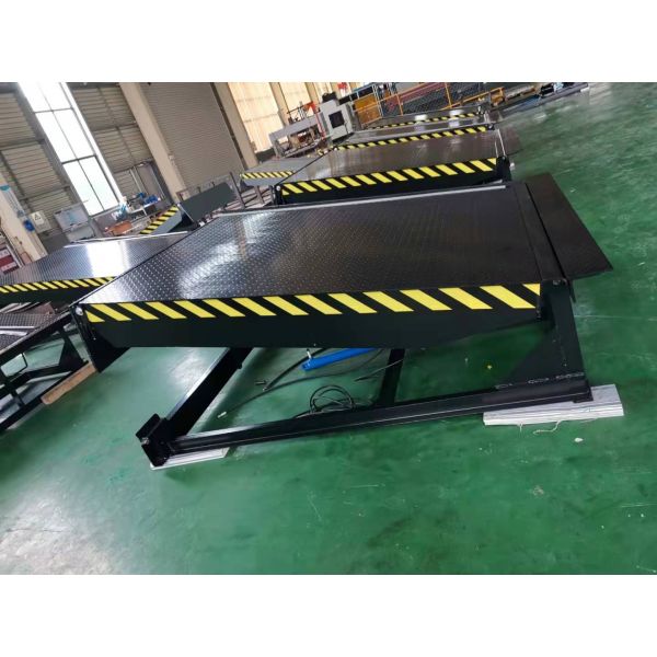 Hydraulic Driving Loading Dock Leveler Heavy duty Steel High Volume