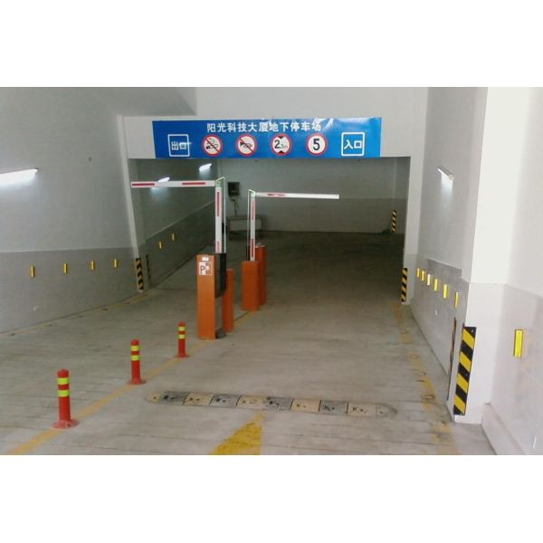 Foldable Pole Remote Control Parking Boom Gate Working at 220 / 110 Voltage , Rail Speed 3 - 6 Second