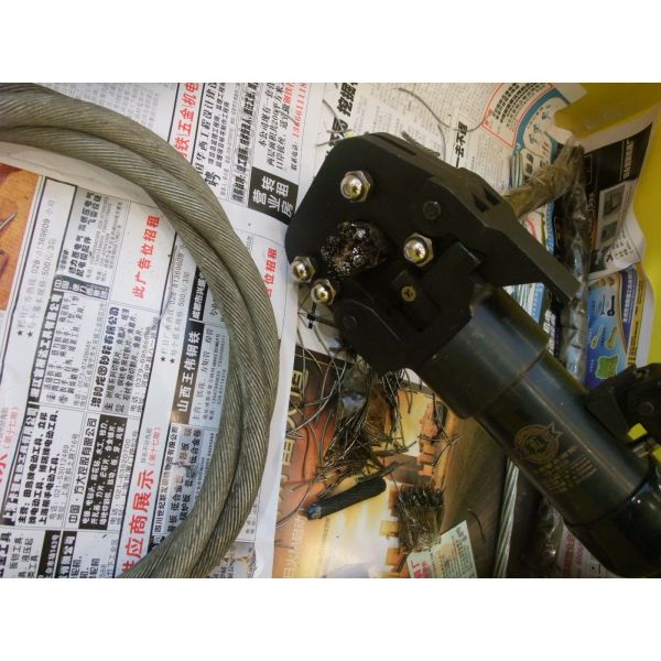Hydraulic steel cable wire cutter