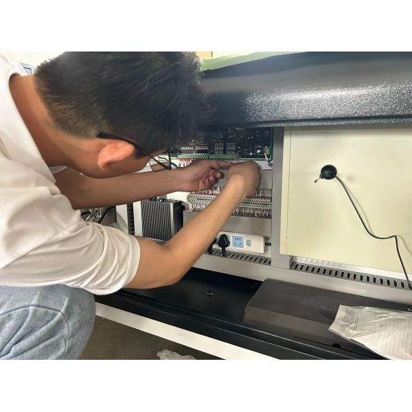 Easy Operation HIWIN Metal Plate Laser Cut Machine for Processing Galvanized Plate and Aluminum Manufacturing Plant