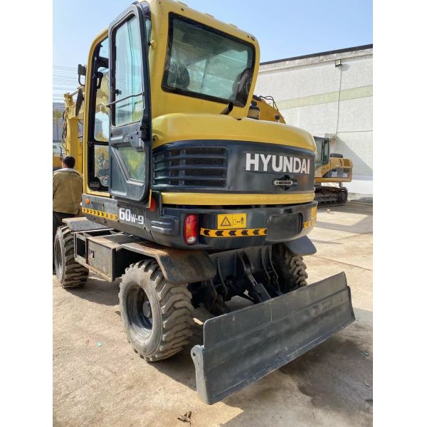 Hyundai 60-9 Second-hand Digger for Versatile Construction Needs