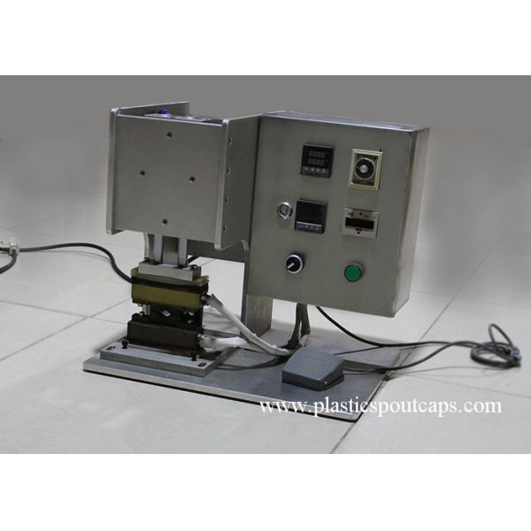 Hot Press Spout Caps Sealing Machine For Laminated Doypack Semi Automatic
