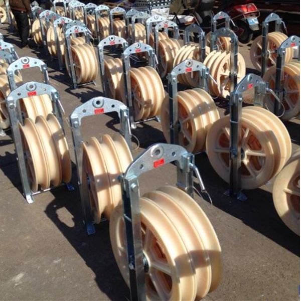 Stringing Wire Rope Drive Pulley Three Nylon Wheel Bundled Conductor Pulley 3x660x100 mm