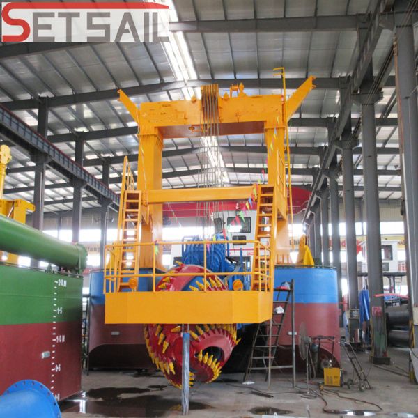 4000m3 Diesel Engine Water Flow Cutter Suction Dredger with Customized Request and 1-2