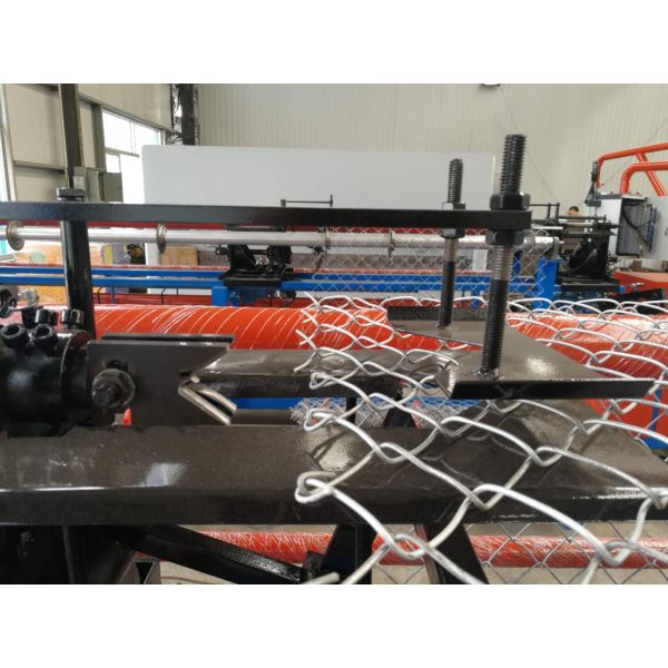 Servo Motor 5.5 KW Chain Link Fencing Making Machine For 3000mm Width