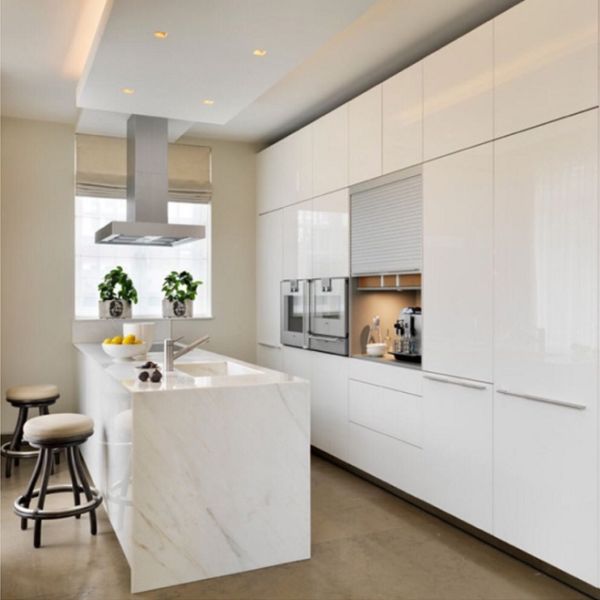 Solid Luxury Kitchen Cabinets with Waterproof Fireproof and Lacquer Surface Treatment