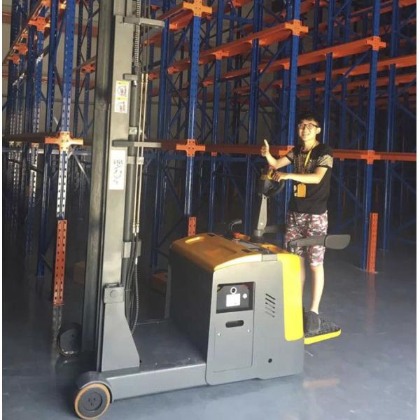 Counter Balanced Warehouse Forklift Trucks Lifting Height 5.6m Compact Structure