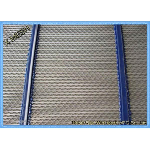 A piece of W type of self cleaning screen mesh with two blue polyurethane cover.