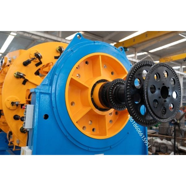 Robust Planetary Strander: Zero Twist Stress for Extra-Large Conductors