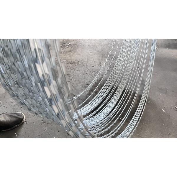 Easy to Construct Razor Barbed Wire with Good Deterrence Effect