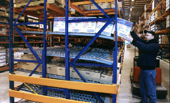 Heavy Duty Pallet Racking Carton Flow System For Box Crates Overturn Storage