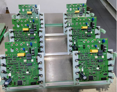 Cleaning basket and fixture arrangement