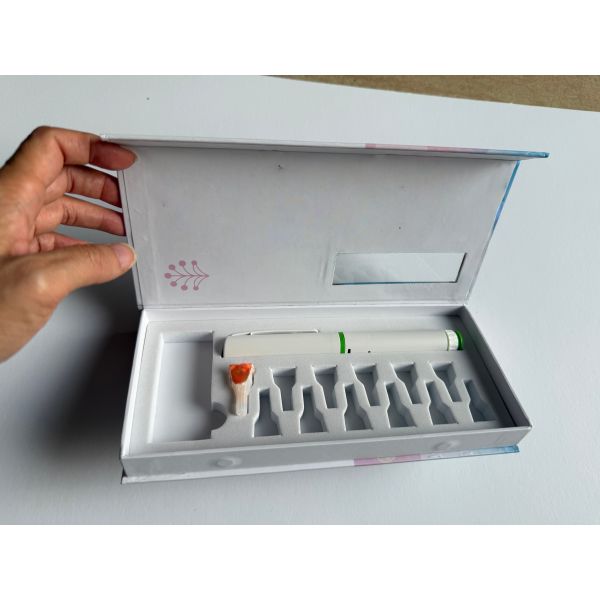 Customized injection pen cosmetic packaging box can accommodate pen and ink cartridges. OEM medical storage box.