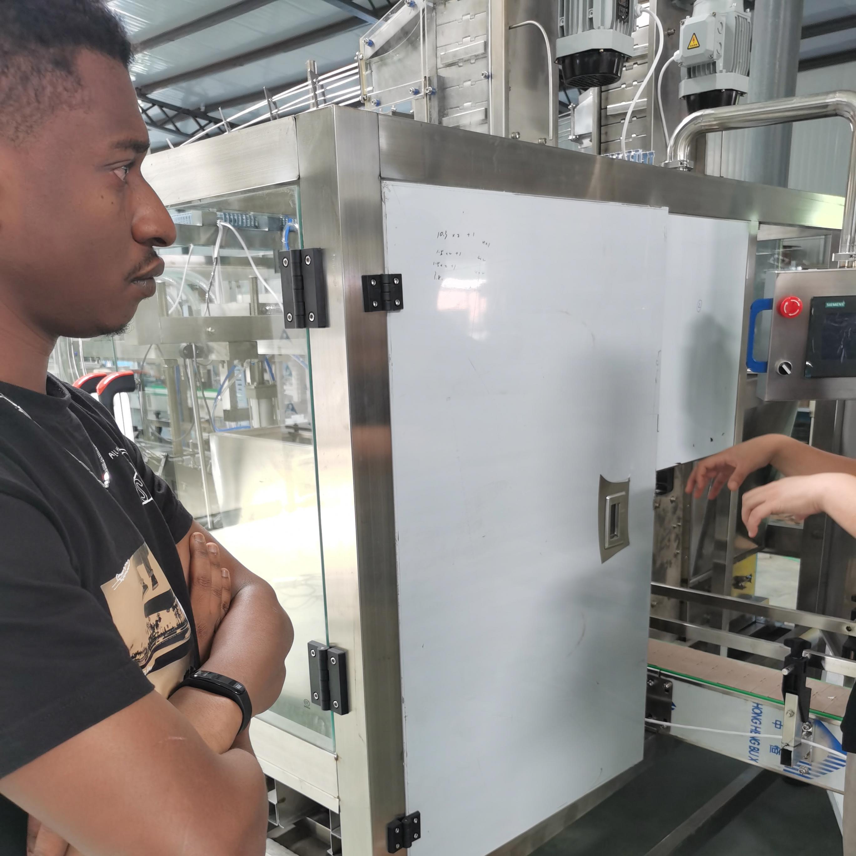 Automatic Glass Plastic Bottle Capping Machine Water Beverages Bottle Cap Sealing Screw Capping Machine