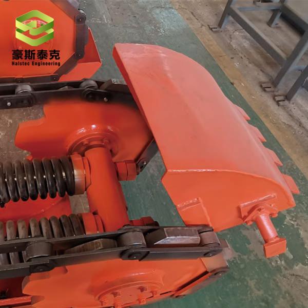 Movable Base And Digging Arm Essential Components Of DW45 Automatic Brick Manufacturing Machine