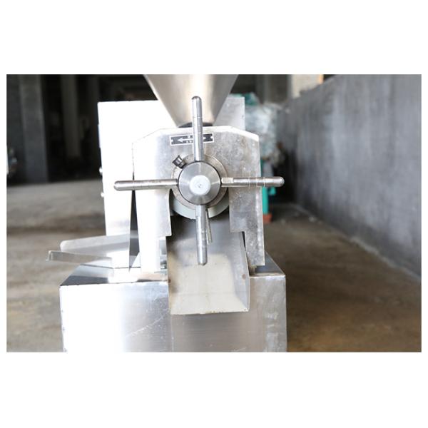 Automatic Sesame Cold Press Oil Machine 1.1kw Heating Power 380V / Customized Voltage
