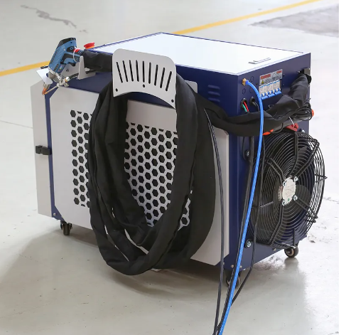 3000w Handheld Laser Welding Machine Water Cooled For Metal