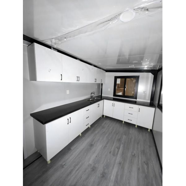 Quick Installation Double-Wing Insulated Expandable Container House with Galvanized Steel Frame for Construction Sites