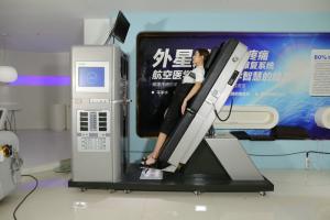 Quality Painlessness Disc Decompression Machine Spinal Decompression Table for sale