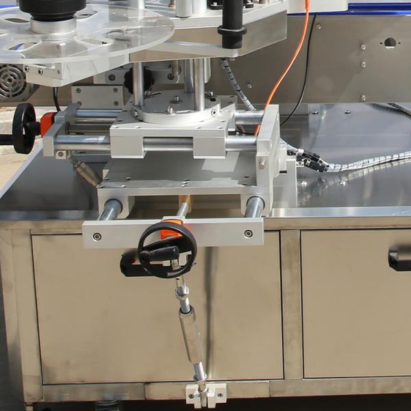Self Adhensive Square Bottle Labeling Machine Imported Servo Motor Control