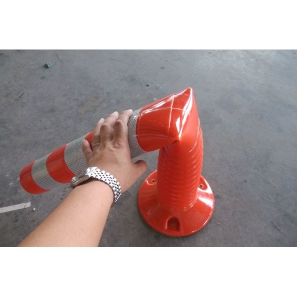 Flexible Bollard Safety Warning Post with 8cm Post Diameter 20cm Base Diameter and 1300g Weight