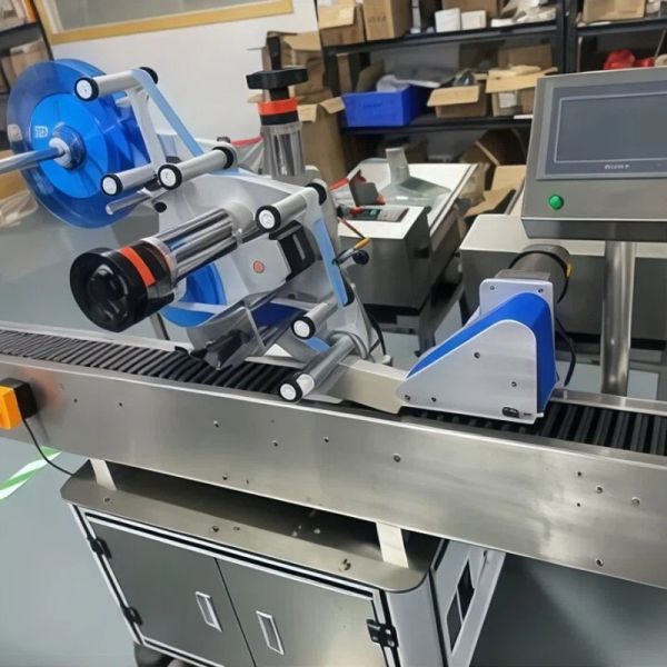 High Efficiency Horizontal Labeling Machine 50Hz Round Bottle Labeling Machine