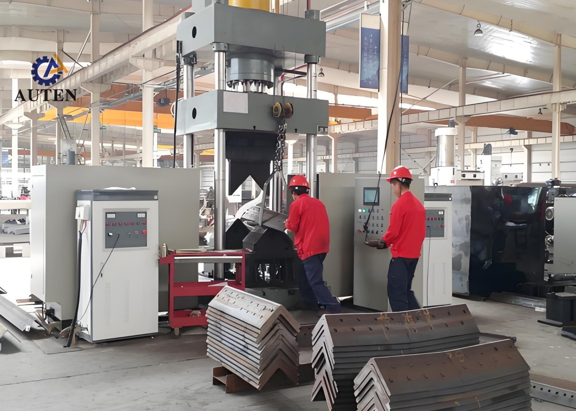Model HQ250-700 CNC Angle Heating Bending Machine 1600KN Oil Tank Pressure
