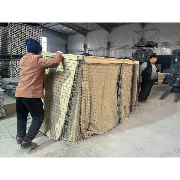 Professional SupplyCustomized Folding Defensive Barrier Galvanized Security Wall Flood Defensive Barrier Explosion RetainingWall