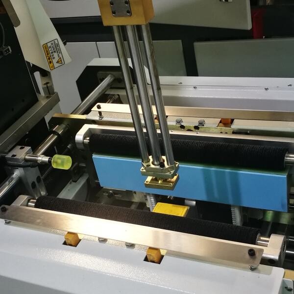 Semi-Automatic Box folding Machine Max Size 550*400*120mm Easy to Operate