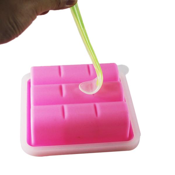 Green BPA Free Silicone Baby Spoon Kit Custom Pattern Printing