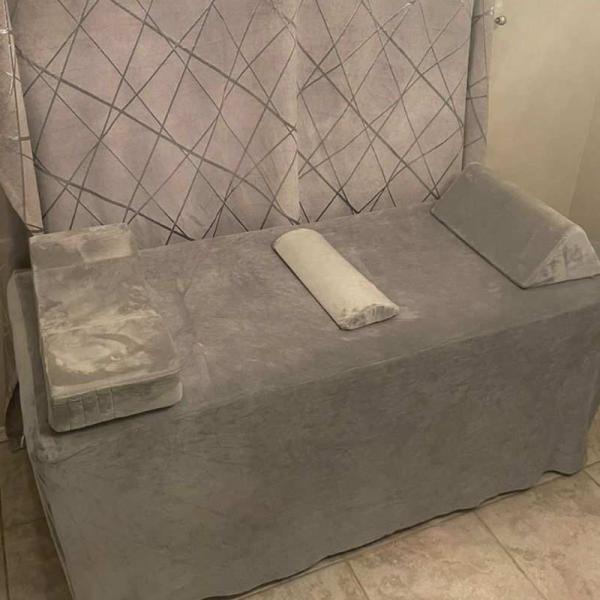 The Memory foam beauty solon uses low Balanced Triangular Leg Pillow