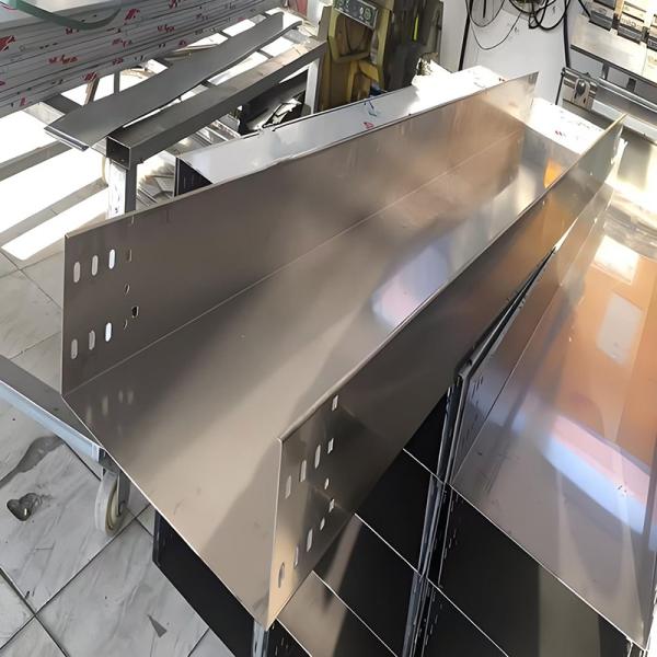Stainless Steel Solid Bottom Cable Tray Rectangular 1.2mm-2.5mm Suspended Ceiling Cable Tray