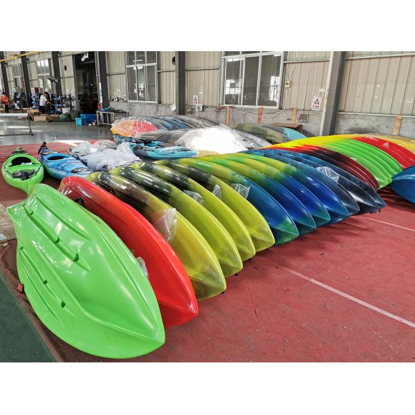 Polyethylene Kayak Rotomolding Machine Suitable For Leptosomatic Products