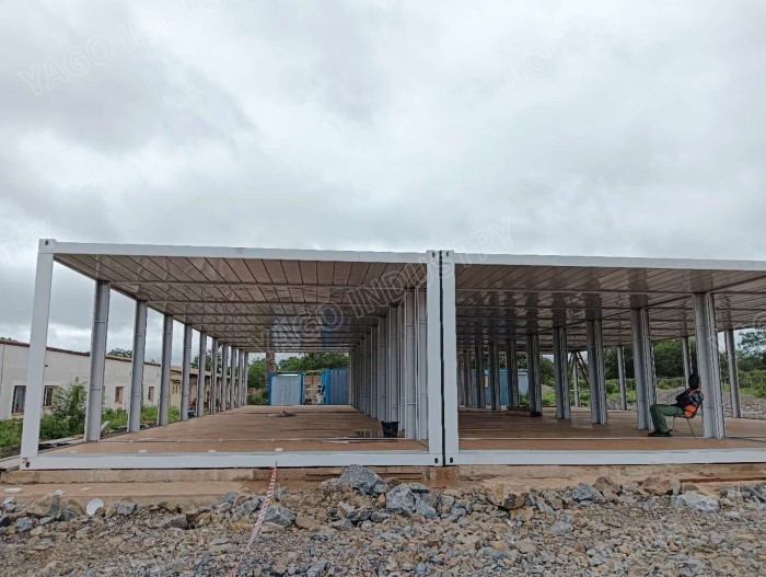 Modular Accommodation Building Flat Pack Container with Fireproof Mineral Rockwool Sandwich Panel and Galvanized Light-Steel Framework