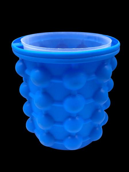 Multi Functional Silicone Ice Cube Maker Food Grade Ice Buckets Saving Space
