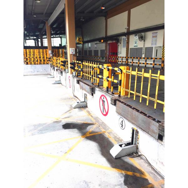 High Efficiency Hydraulic Industrial Dock Leveler WIth Push Button