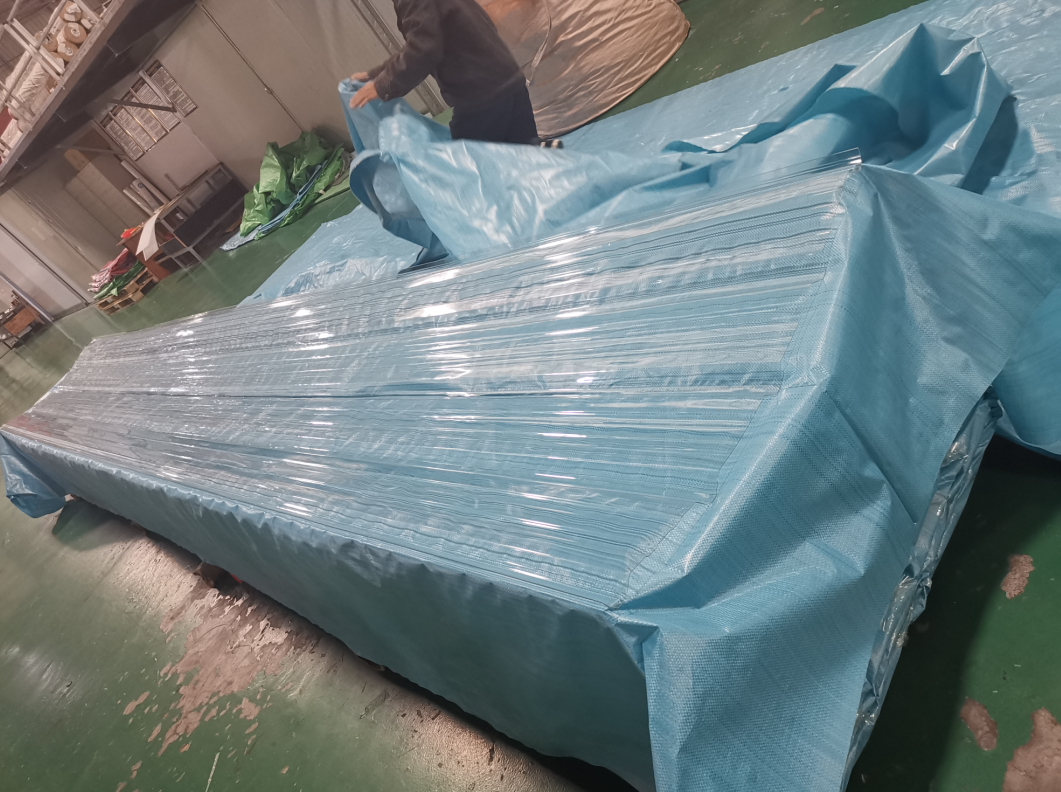 Width 900mm Flexible Plastic Polycarbonate Sheet Corrugate Panel Used in Advertising Displays and Protective Enclosures