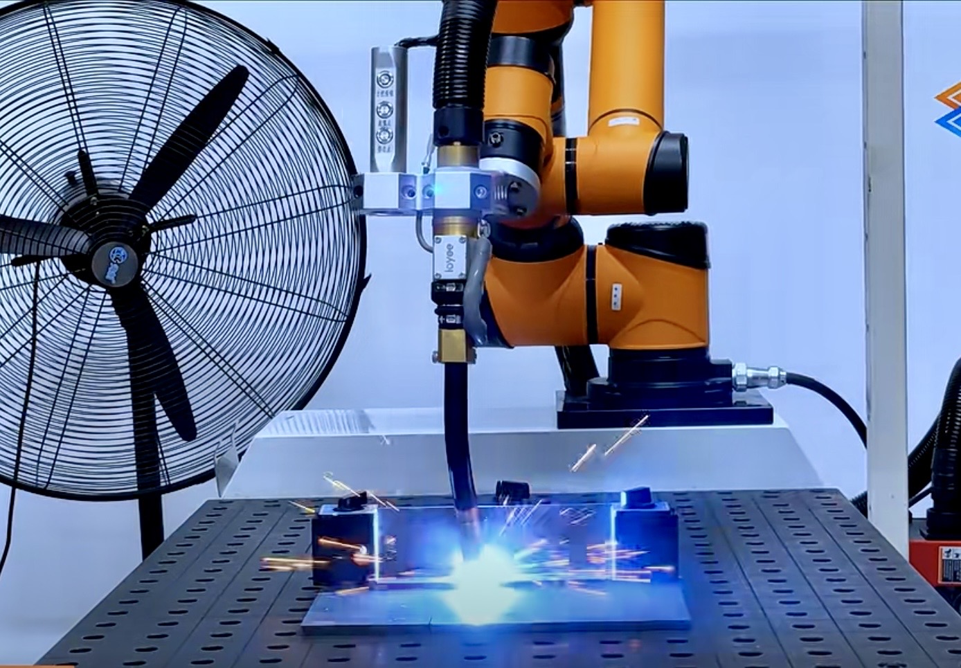 AUBO I5H 6-Axis Collaborative Gluing Robot Station Automatic Precision Dispensing & Sealing for 3C Automotive Home Appliance