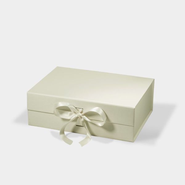 Custom Luxury Paper Packaging Box Magnet Foldable Magnetic Gift Box Middle