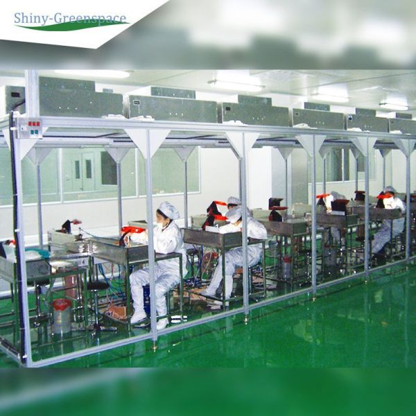 Horizontal Flow Clean Bench in pharmaceutical setting