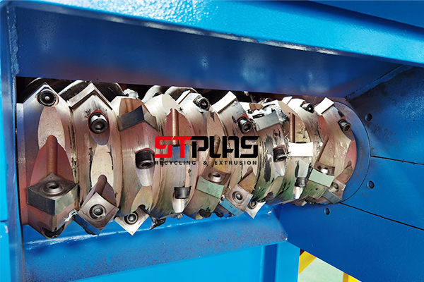 Claw Type Waste Plastic Shredder System Recycled Crushing Machine