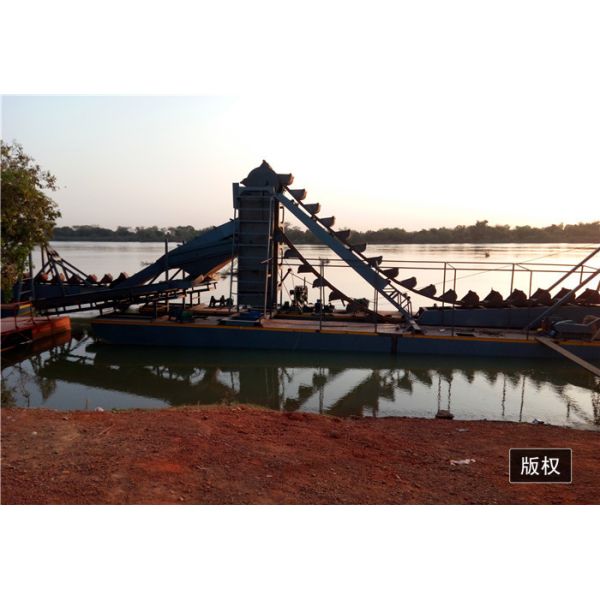 Gold And Diamond Bucket Chain Dredger Mining Machine In River