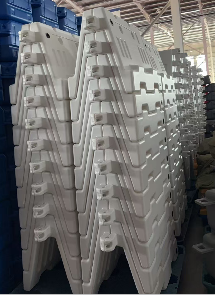 ROADSAFE Stackable foldable Plastic Road Block Safety Barrier Gate Connecting Water Filled Traffic Roadside Highway Fence