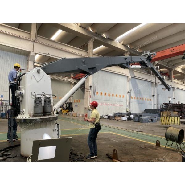 2.85T14M Offshore Articulating Boom Crane