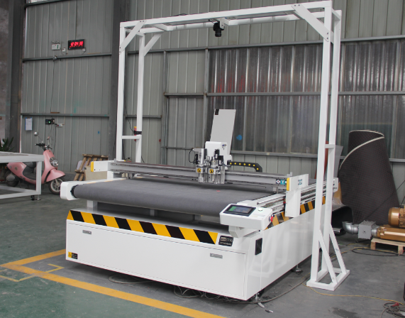 Leather Oscillating Knife Cutting Machine For CNC Router 3 Phase With CCD