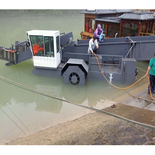 Plastic Waste Harvester Diesel Engine Hydraulic Control River Floating