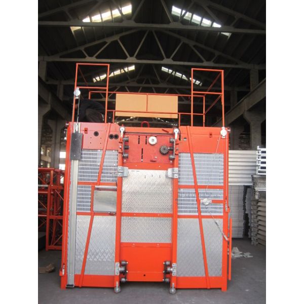 VFD Construction Hoist Elevator / Construction Material Hoist 2.5 x 1.3 x 2.5m